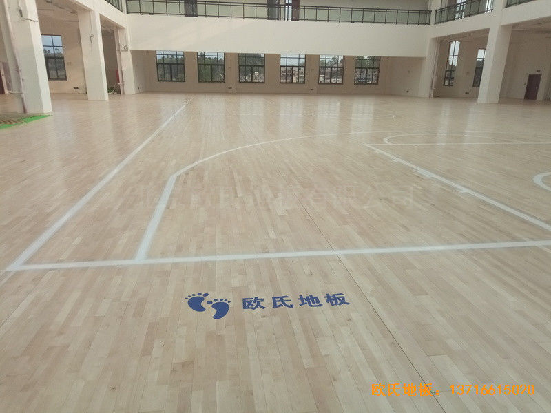 貴陽清華中學分校籃球館運動地板安裝案例4