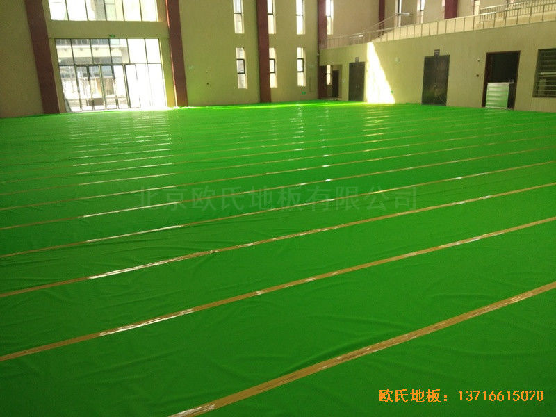 南充特戰(zhàn)訓(xùn)練基地籃球館運(yùn)動(dòng)木地板鋪裝案例2