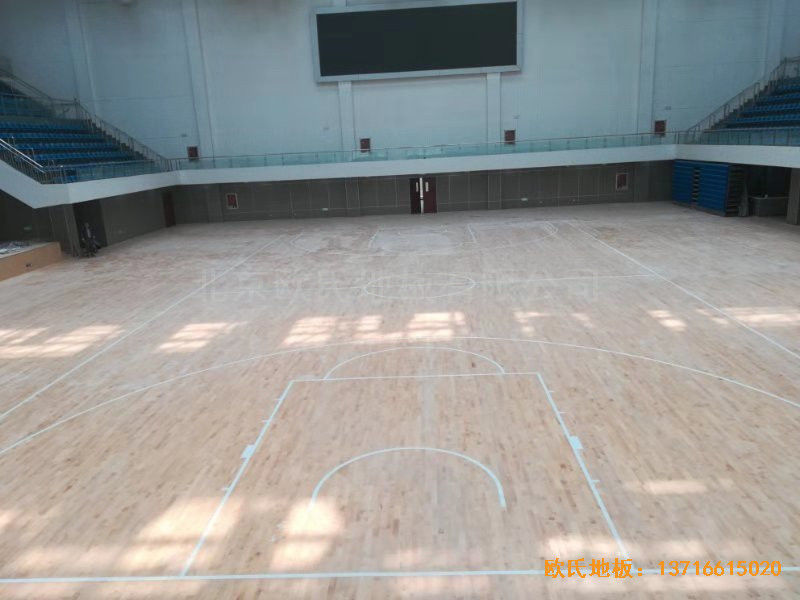 山東濟(jì)南長清山東管理學(xué)院籃球館運(yùn)動(dòng)木地板鋪設(shè)案例2