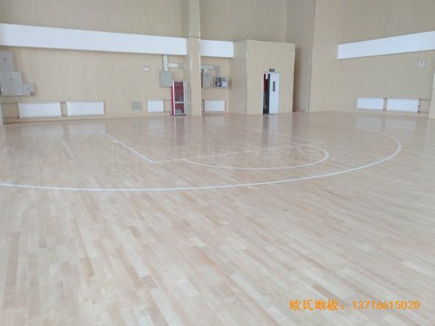 山東濟南雪山小學(xué)籃球館體育地板鋪裝