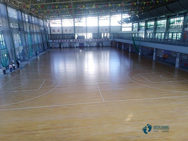 小學(xué)運動館木地板施工3