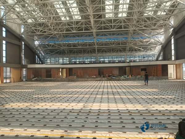 普通運(yùn)動籃球木地板報價